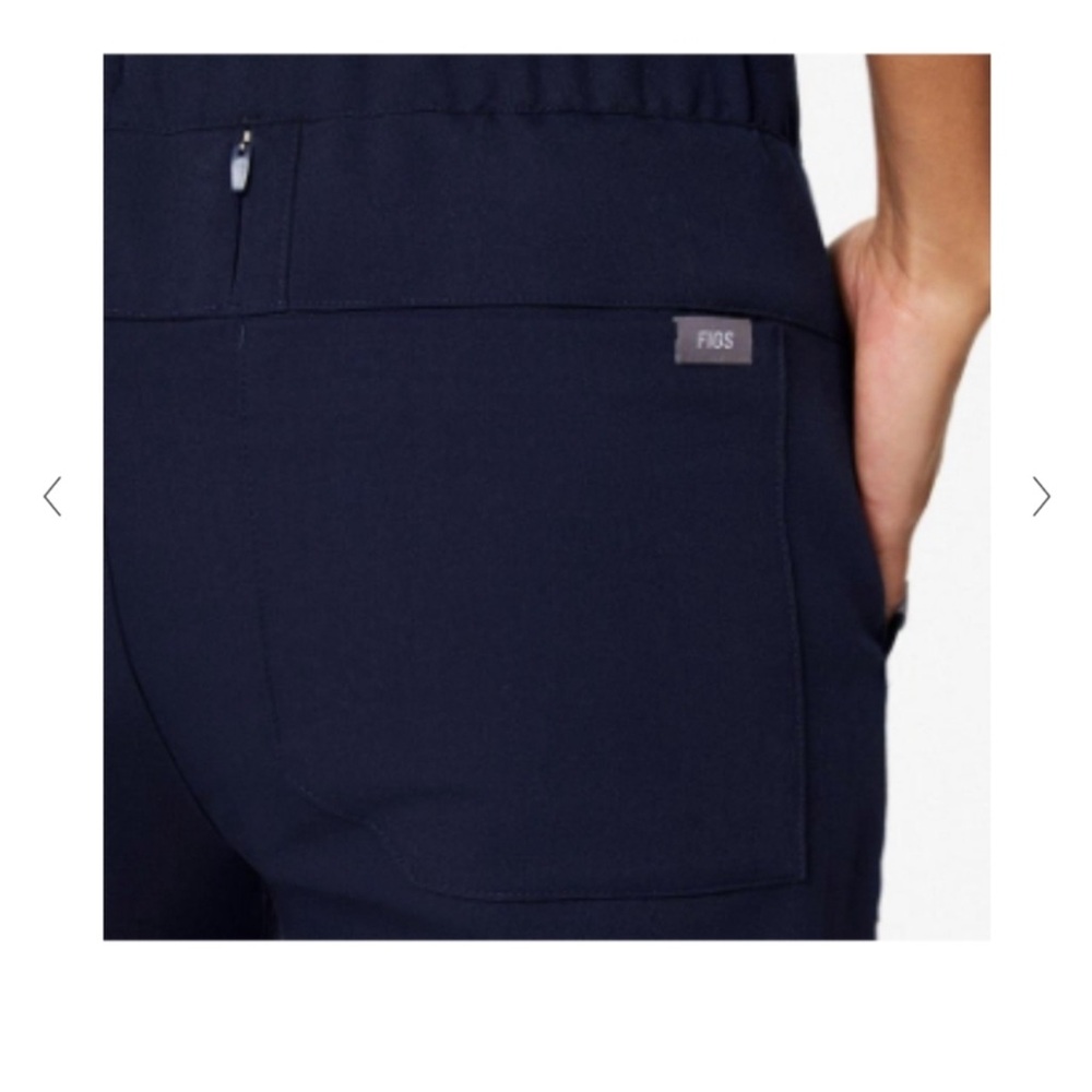 Excellent Figs Limited edition Navy Blue 20 pocket Scrub Joggers Small - Picture 6 of 15